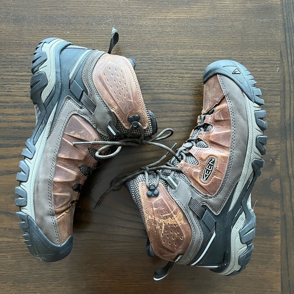 SOLD / KEEN Waterproof Hiking Boots - Picture 4 of 9